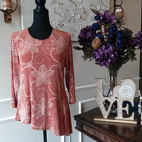 Picadilly Fashion Floral Embroidered Asymmetric Top. Size SP - Picture 9 of 16